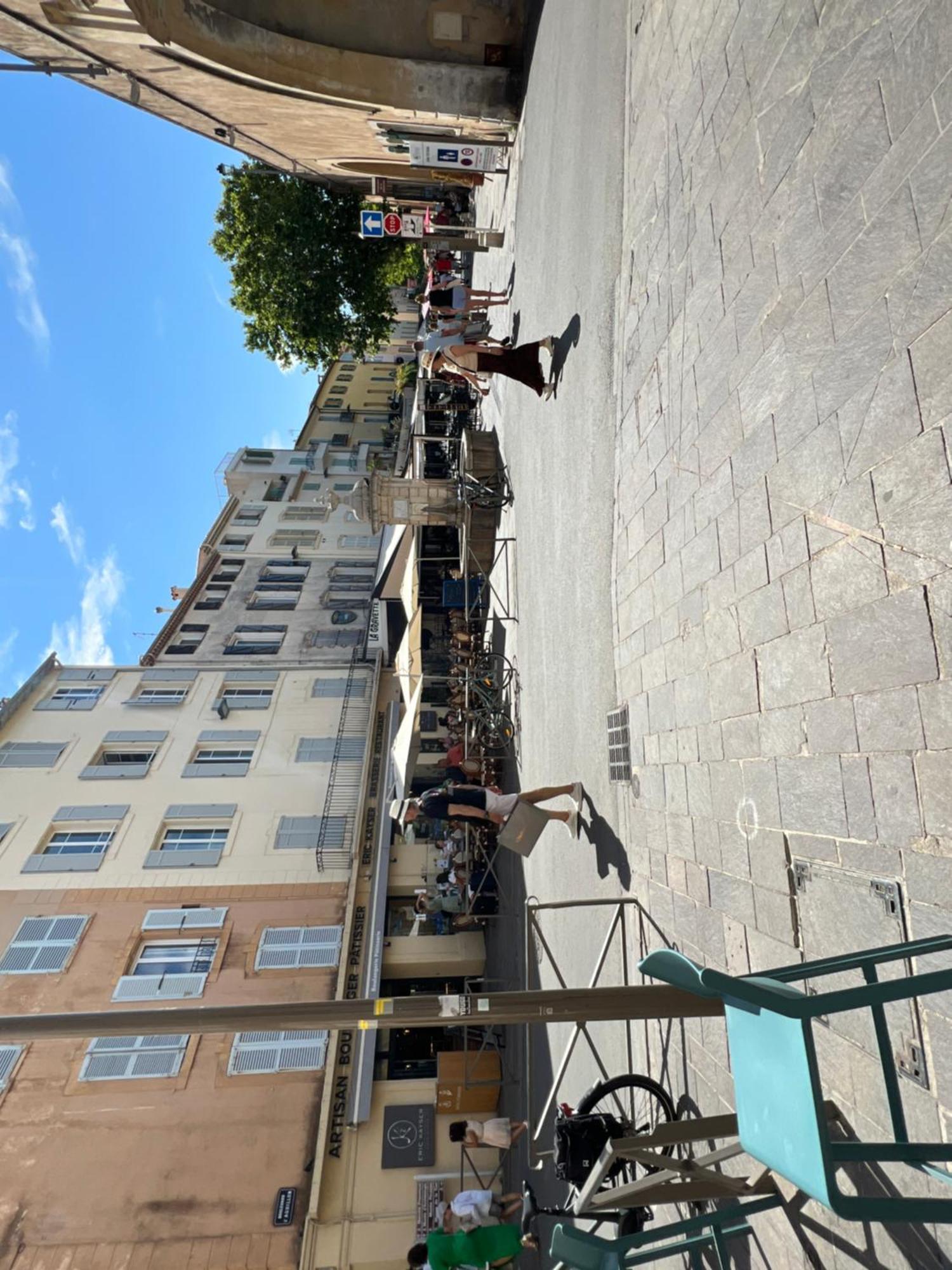 Location 앙티브 외부 사진